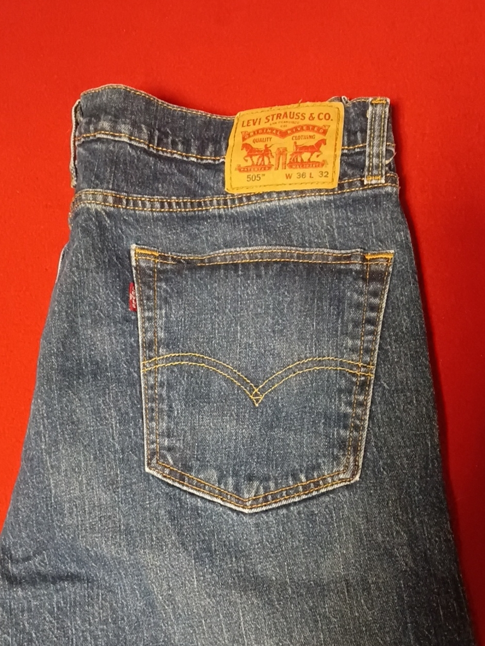 A293 Levi's 505 Men's Blue Denim Jeans - Classic Back Pocket